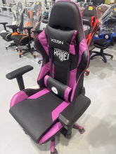 Cargar imagen en el visor de la galería, Gaming Chair With Vibration Massage ,Footrest and Lumbar Support, Adjustable Arms, Height Adjustable，High Back Reclining Computer Chair 360-Swivel(Black&amp;Purple)

