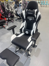 Cargar imagen en el visor de la galería, Gaming Chair With Vibration Massage ,Footrest and Lumbar Support, Adjustable Arms, Height Adjustable，High Back Reclining Computer Chair 360-Swivel(Black&amp;White)
