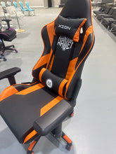 Cargar imagen en el visor de la galería, Gaming Chair With Vibration Massage ,Footrest and Lumbar Support, Adjustable Arms, Height Adjustable，High Back Reclining Computer Chair 360-Swivel(Black&amp;Orange)
