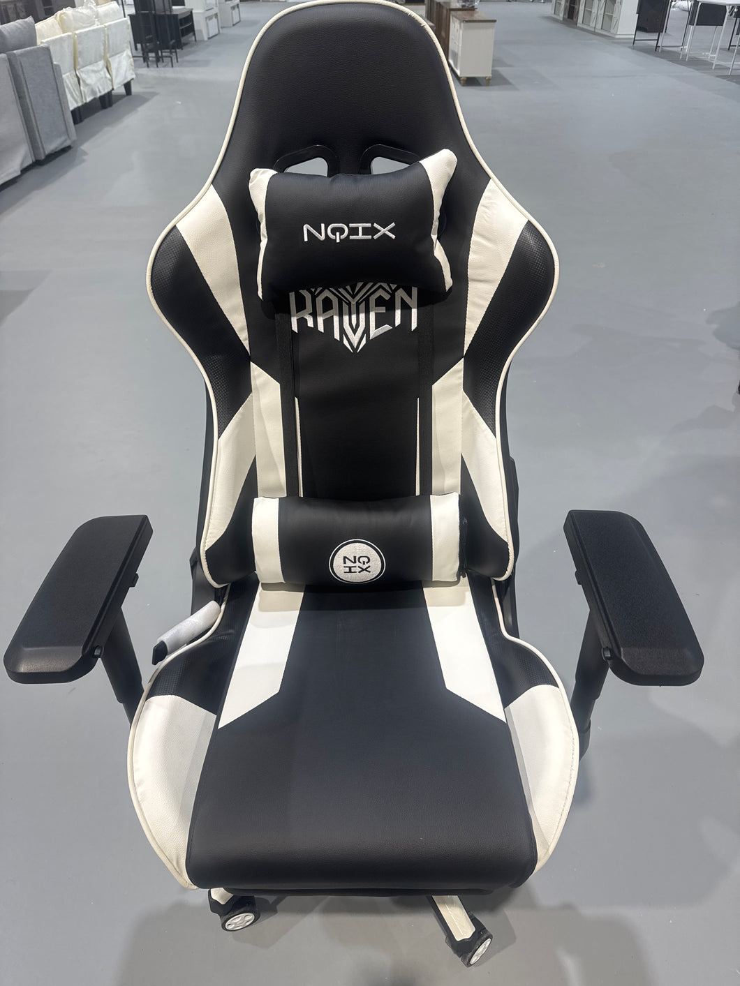 Gaming Chair With Vibration Massage ,Footrest and Lumbar Support, Adjustable Arms, Height Adjustable，High Back Reclining Computer Chair 360-Swivel(Black&White)